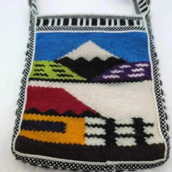 Ecuador Souvenir Purse woven mountain scene - Picture 3 of 7